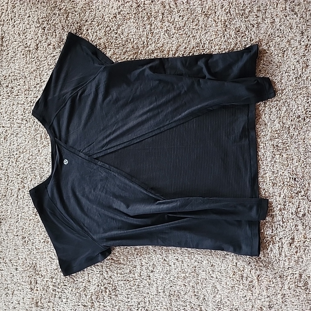 Lululemon split back top
